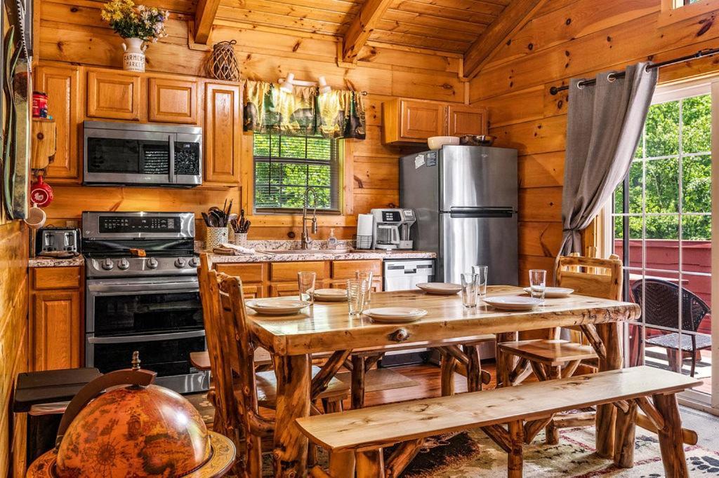 Cozy Cabin W/Hot Tub & Wifi In Gatlinburg Villa Eksteriør billede